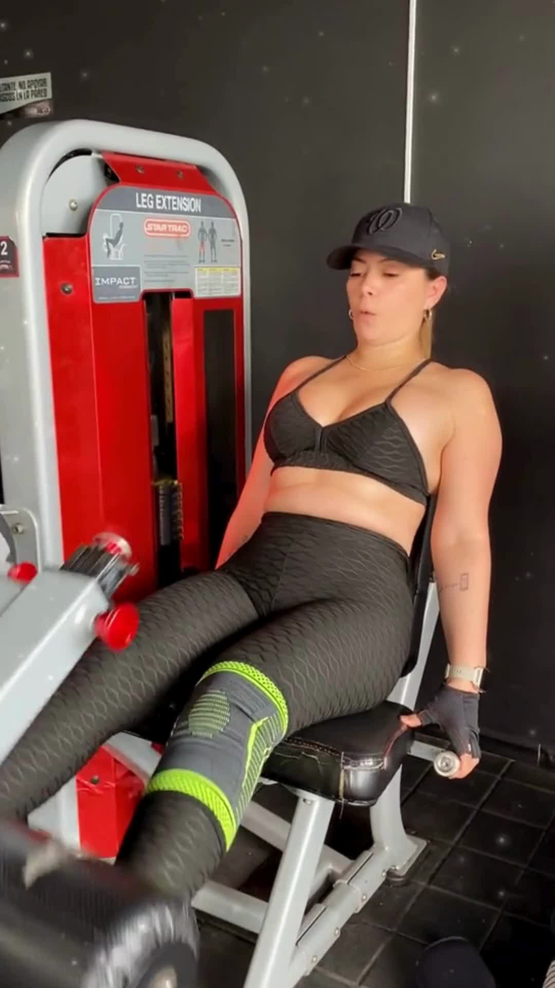 Thumbnail for pamelaqenn's Premium Video your favorite fit girl