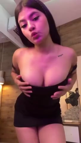 Thumbnail for AlessiaNovelli's Premium Video Get naked.