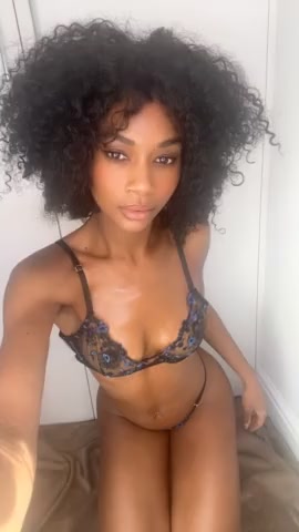 Thumbnail for HotBritishKendall's Premium Video Oiled up titty jiggle