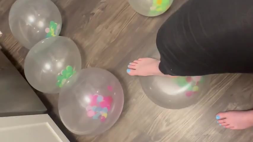 Thumbnail for SkylaSnow69's Premium Video Balloon Popping confetti