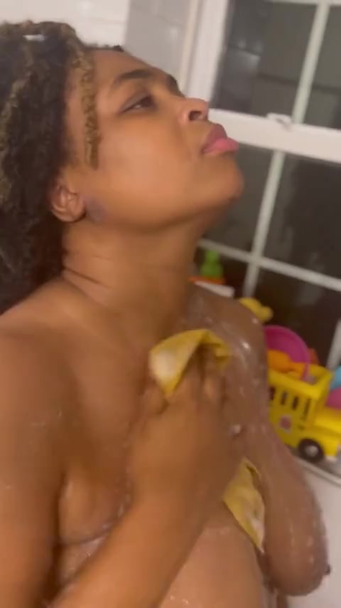 Thumbnail for lightbright24's Premium Video Come watch me get wet
