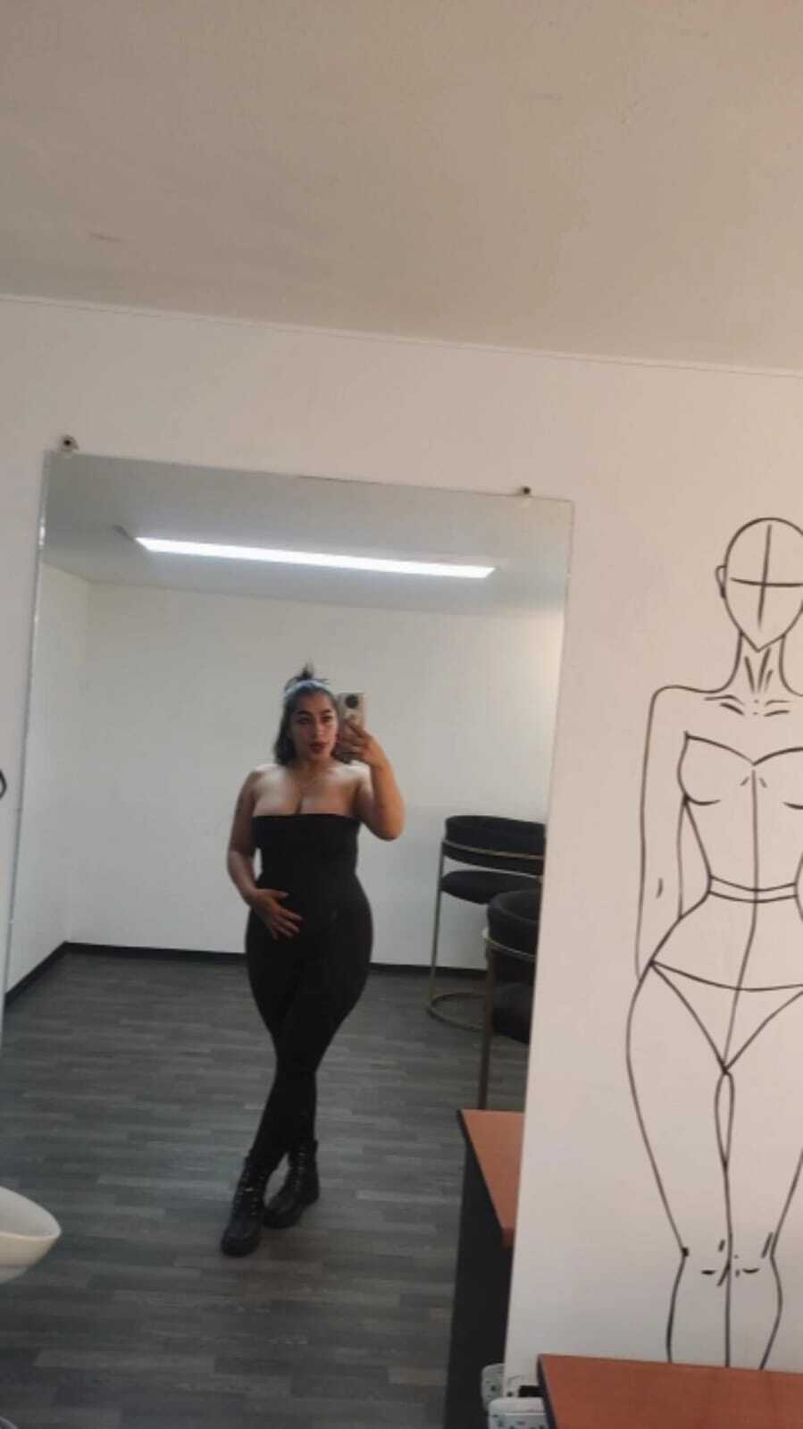 carolinaarias from Jerkmate