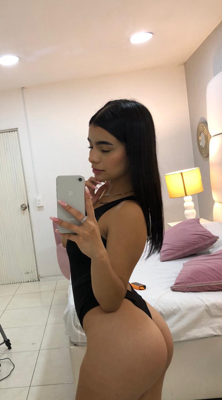 luannaferrer from Jerkmate