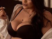 Emilycurvyx