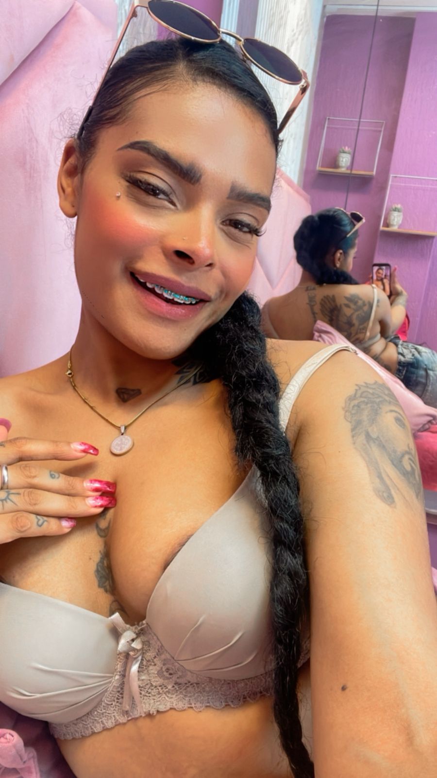 emmaebonyx19 from Jerkmate