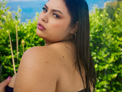 Maya_curvy