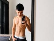 leotease photo