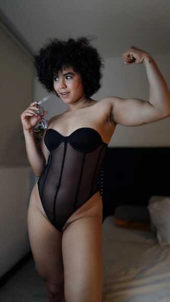martinaruis from Jerkmate