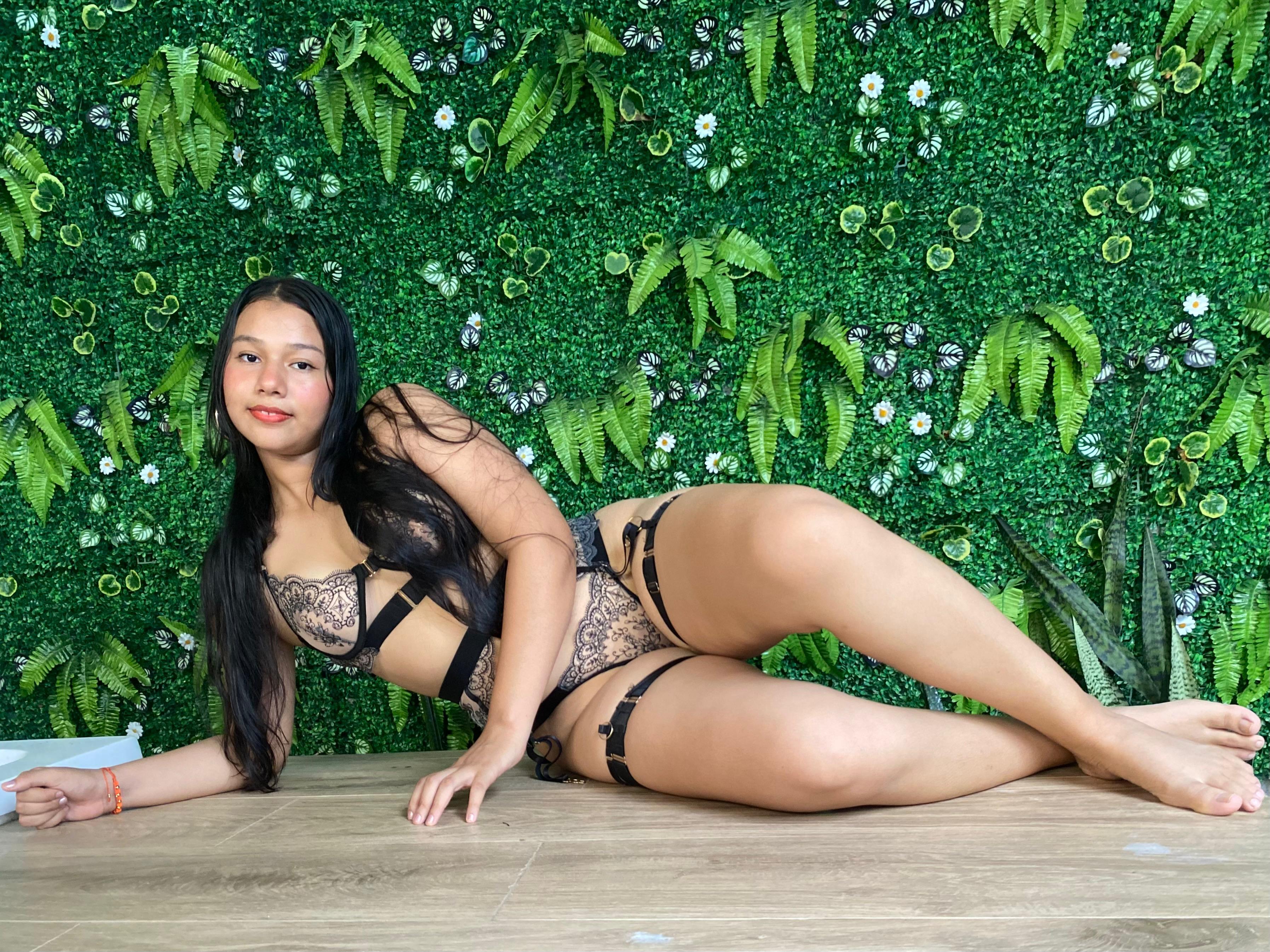 sashasantini from Jerkmate