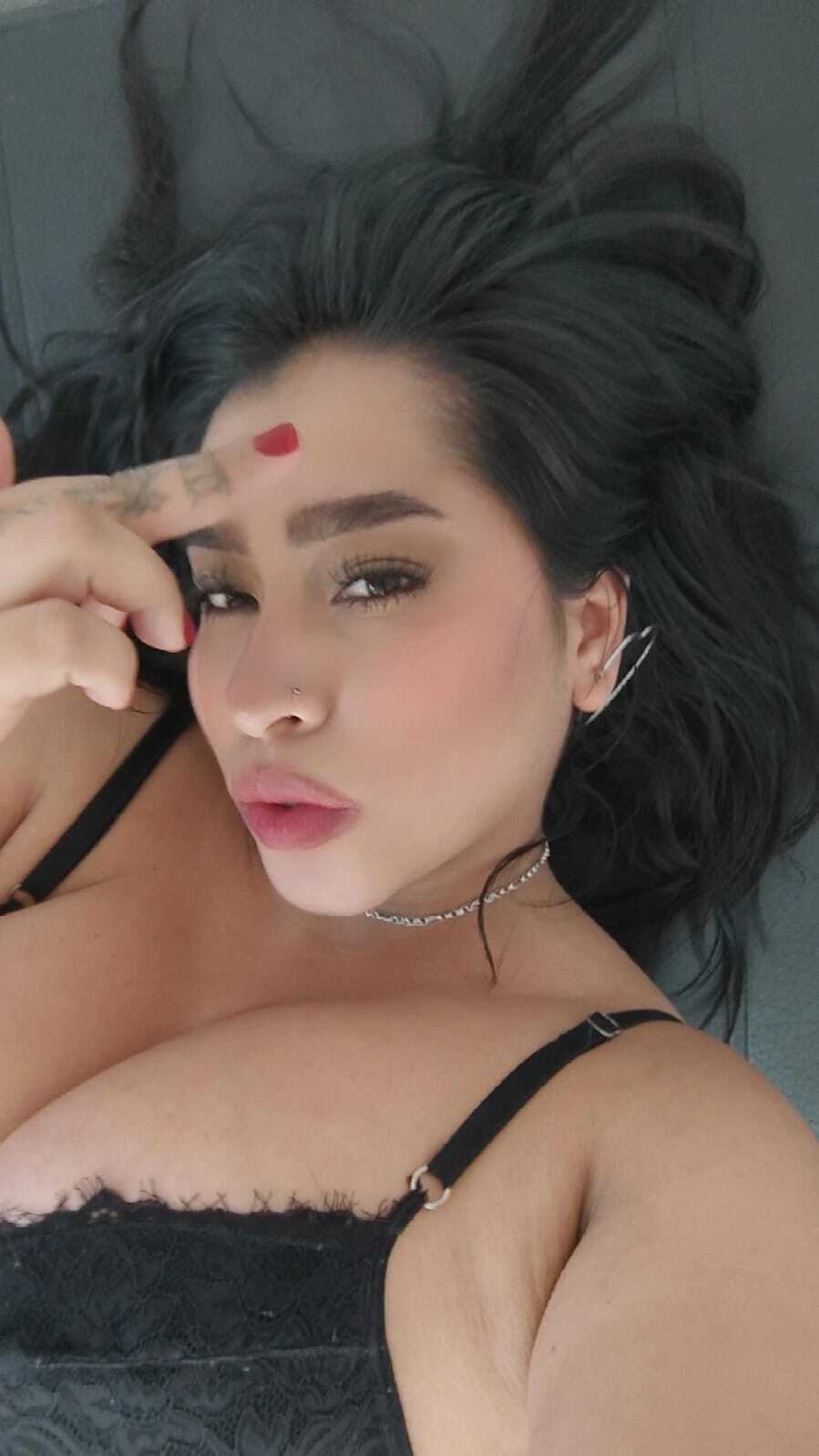 carolinaarias from Jerkmate