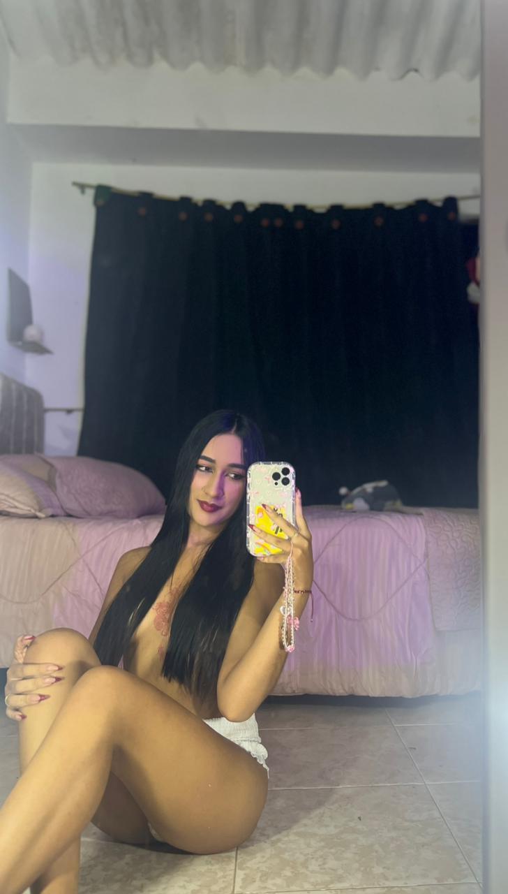 nikibricee from Jerkmate