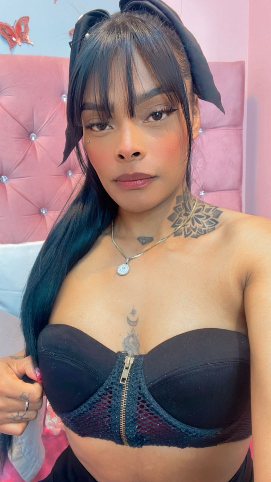 emmaebonyx19 from Jerkmate