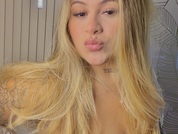 Ela_Curvy