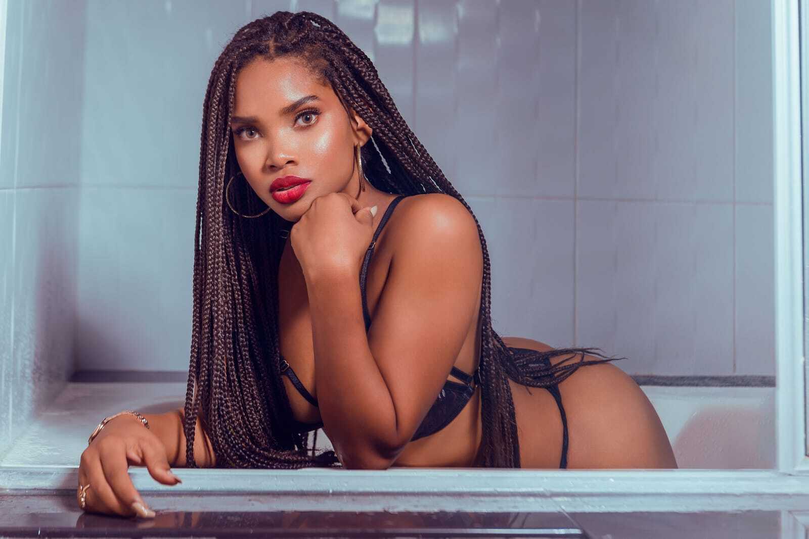 Moni_Carter