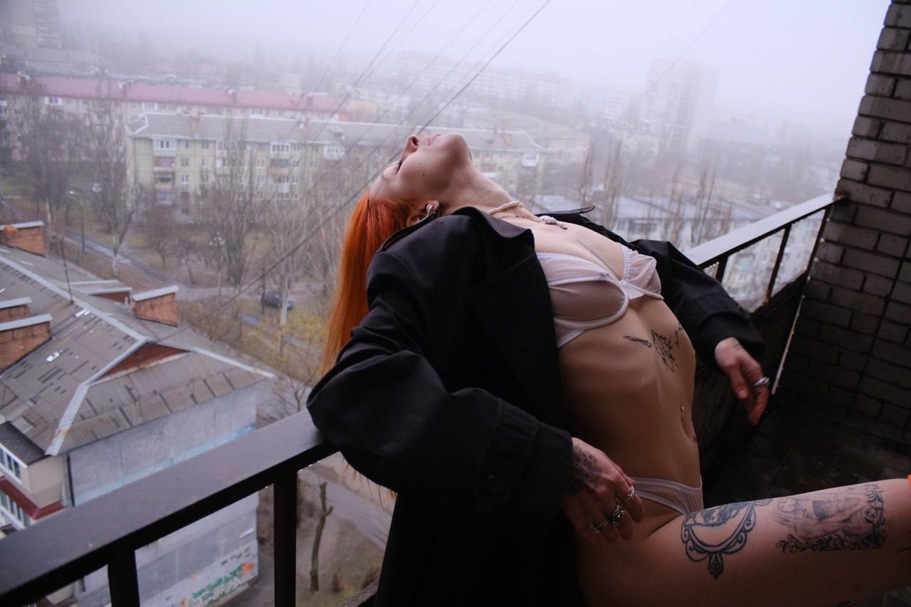 alisamoss from Jerkmate