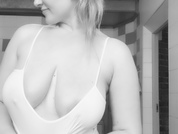 bustybeauty18 pic