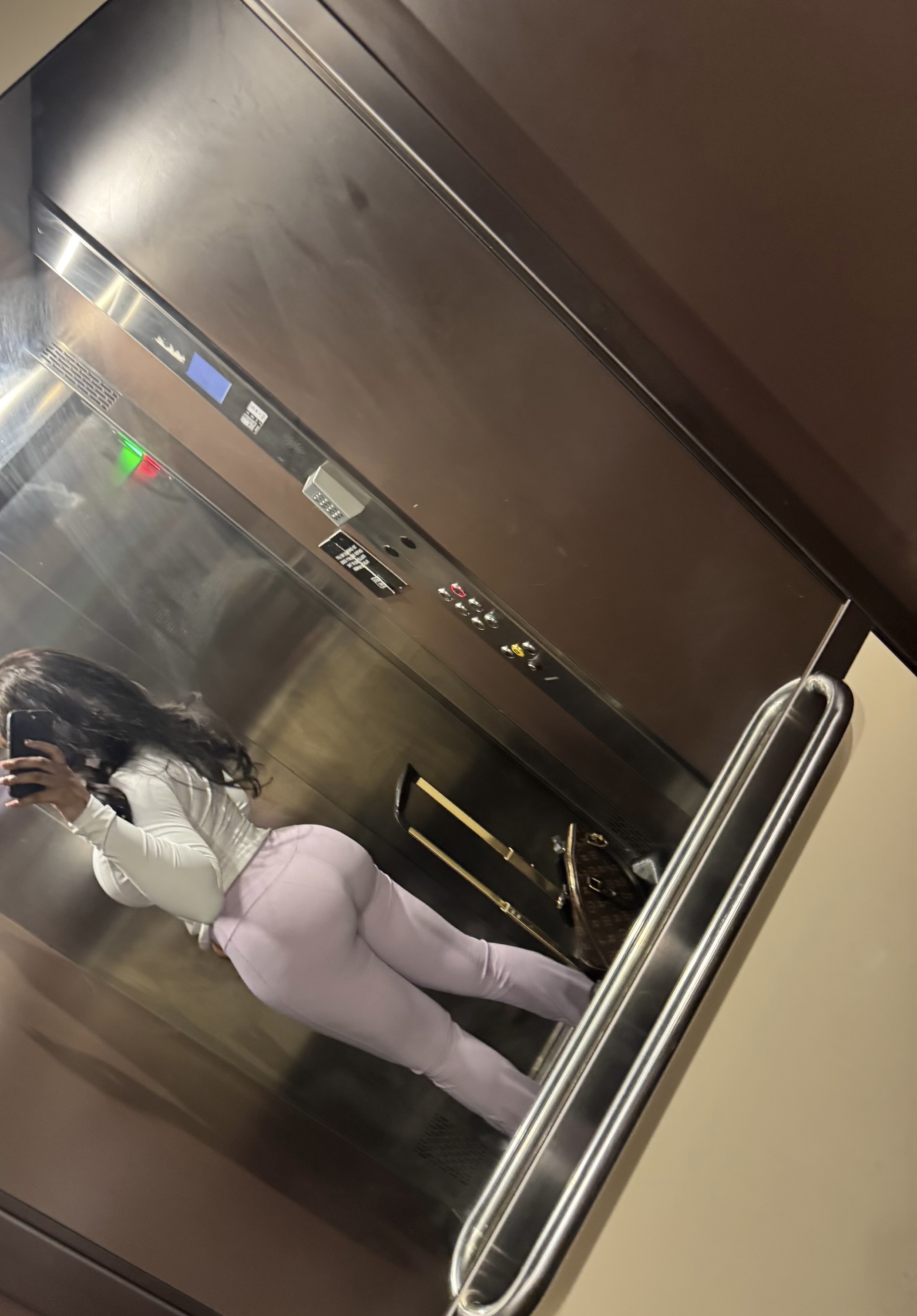 ariahlondon from Jerkmate