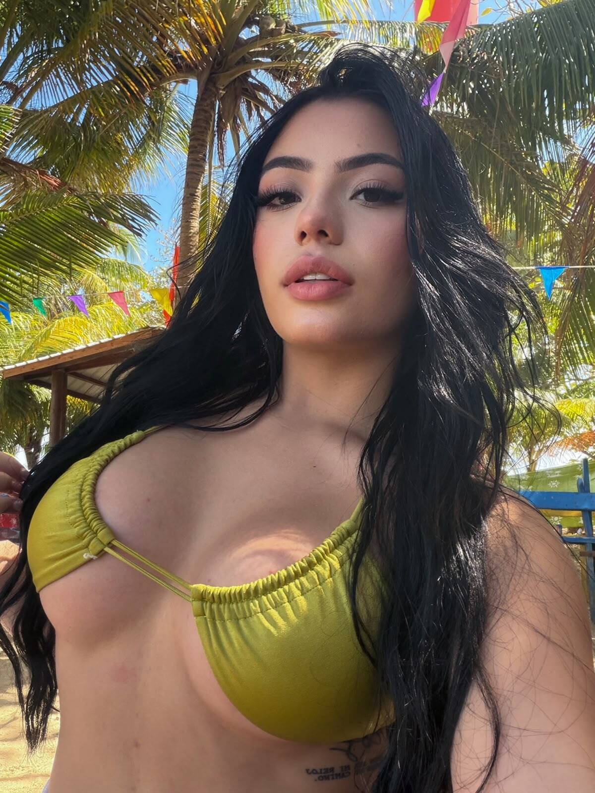 Amber_Rossee