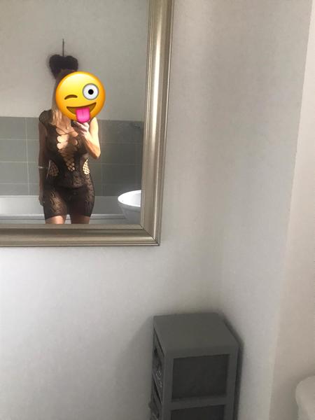 bee_uk from Jerkmate