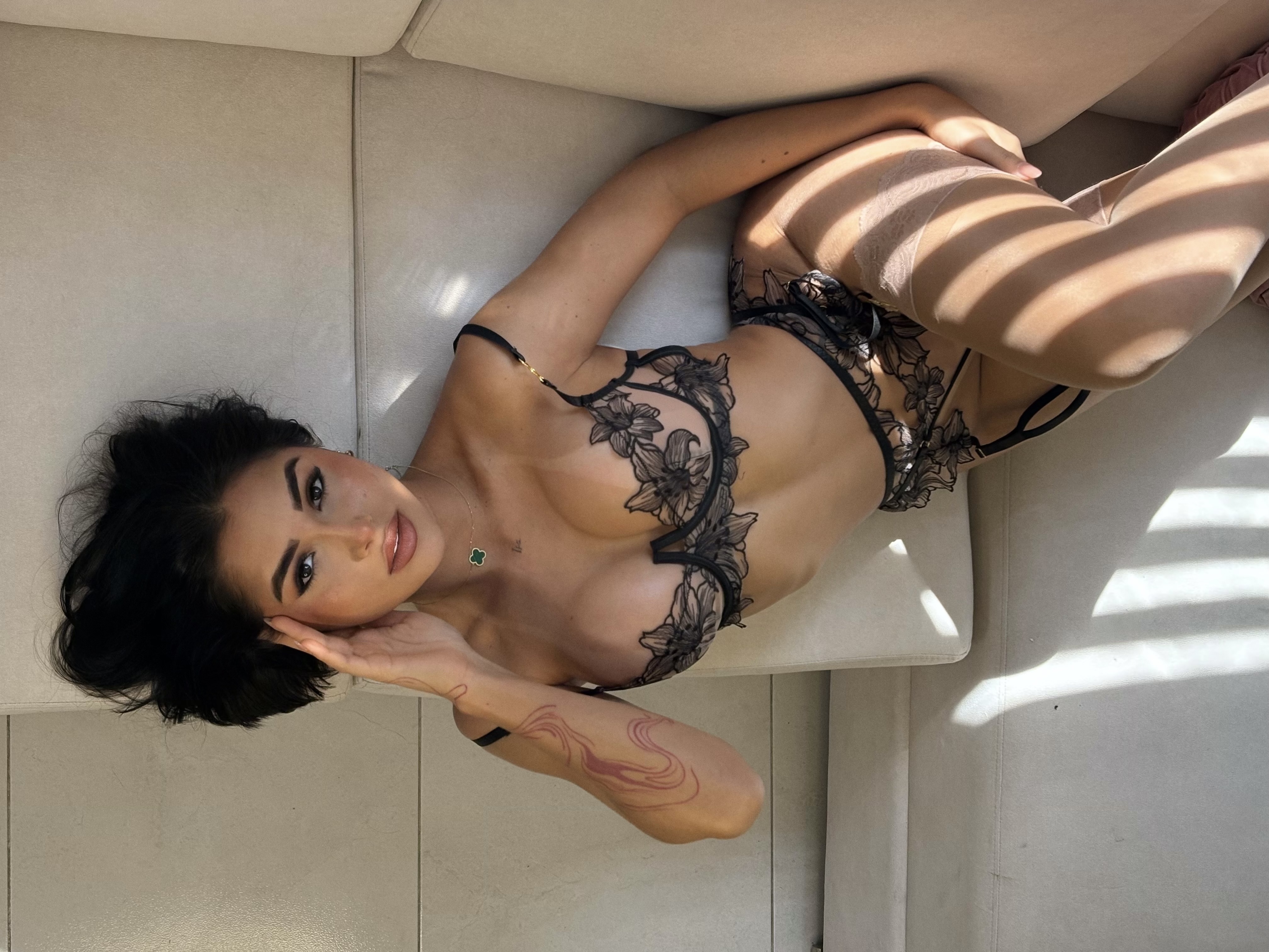 sarathoompson from Jerkmate