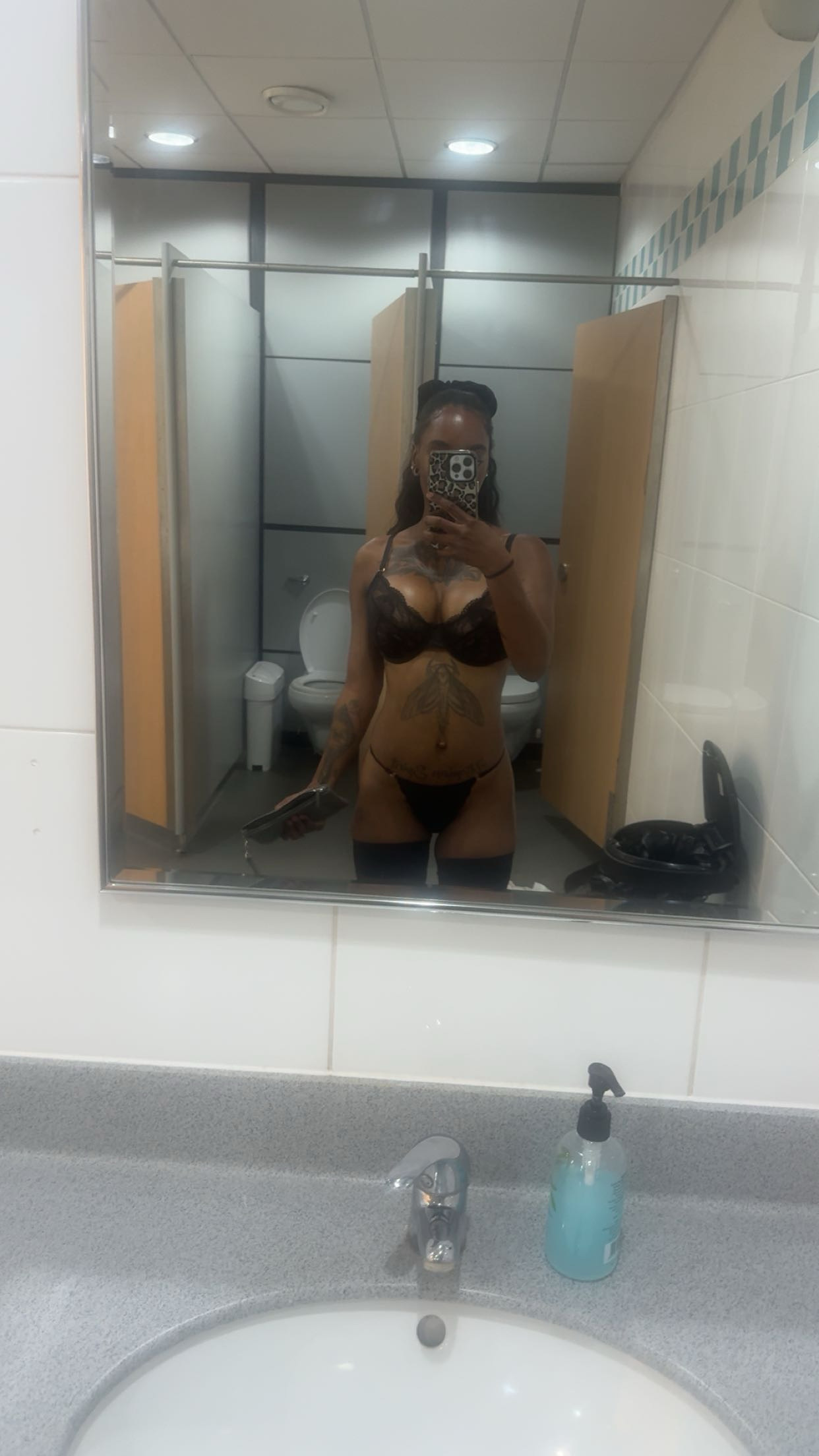 Lovley_x picture 1