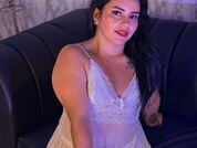 ISSA_CURVYHOT