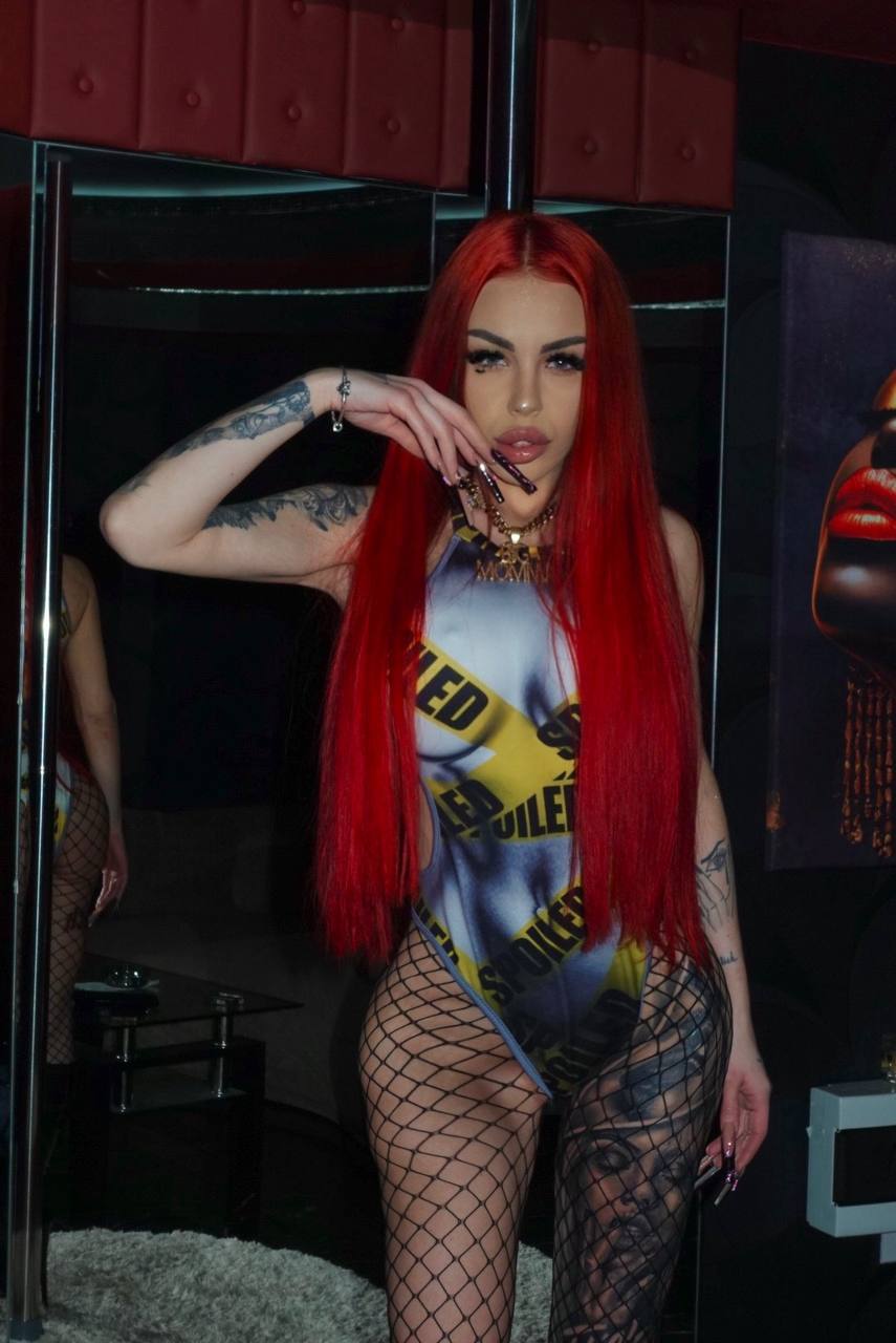 NaomyBlackBarb picture 4