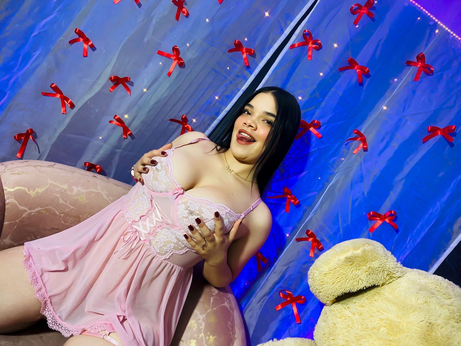 EmiilySquirtt photo 4