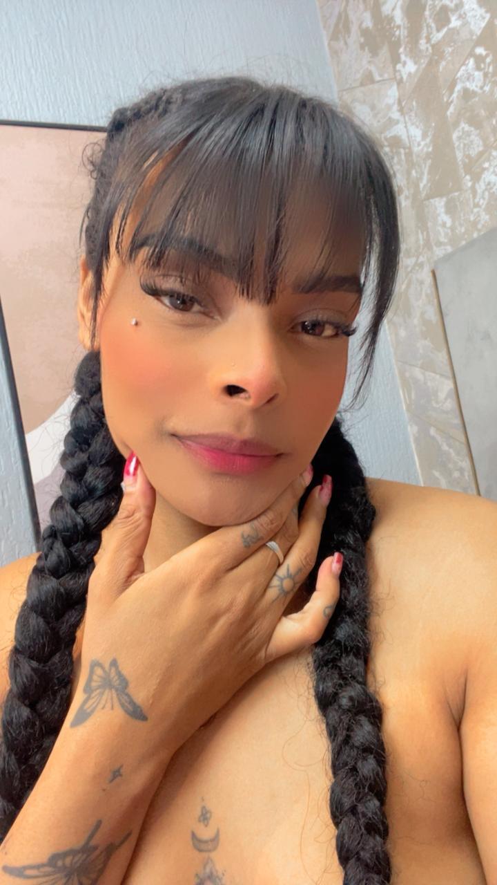 emmaebonyx19 from Jerkmate