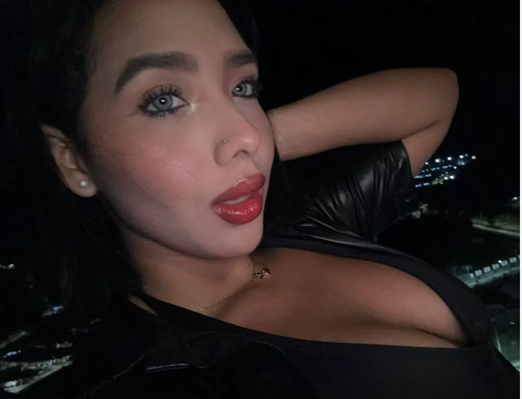 HilaryQueenn