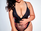 sophiecurvess pic