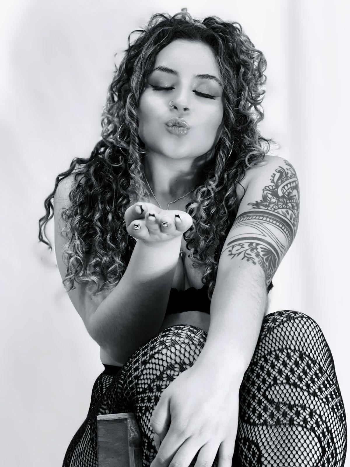 TinyLoveee picture 4