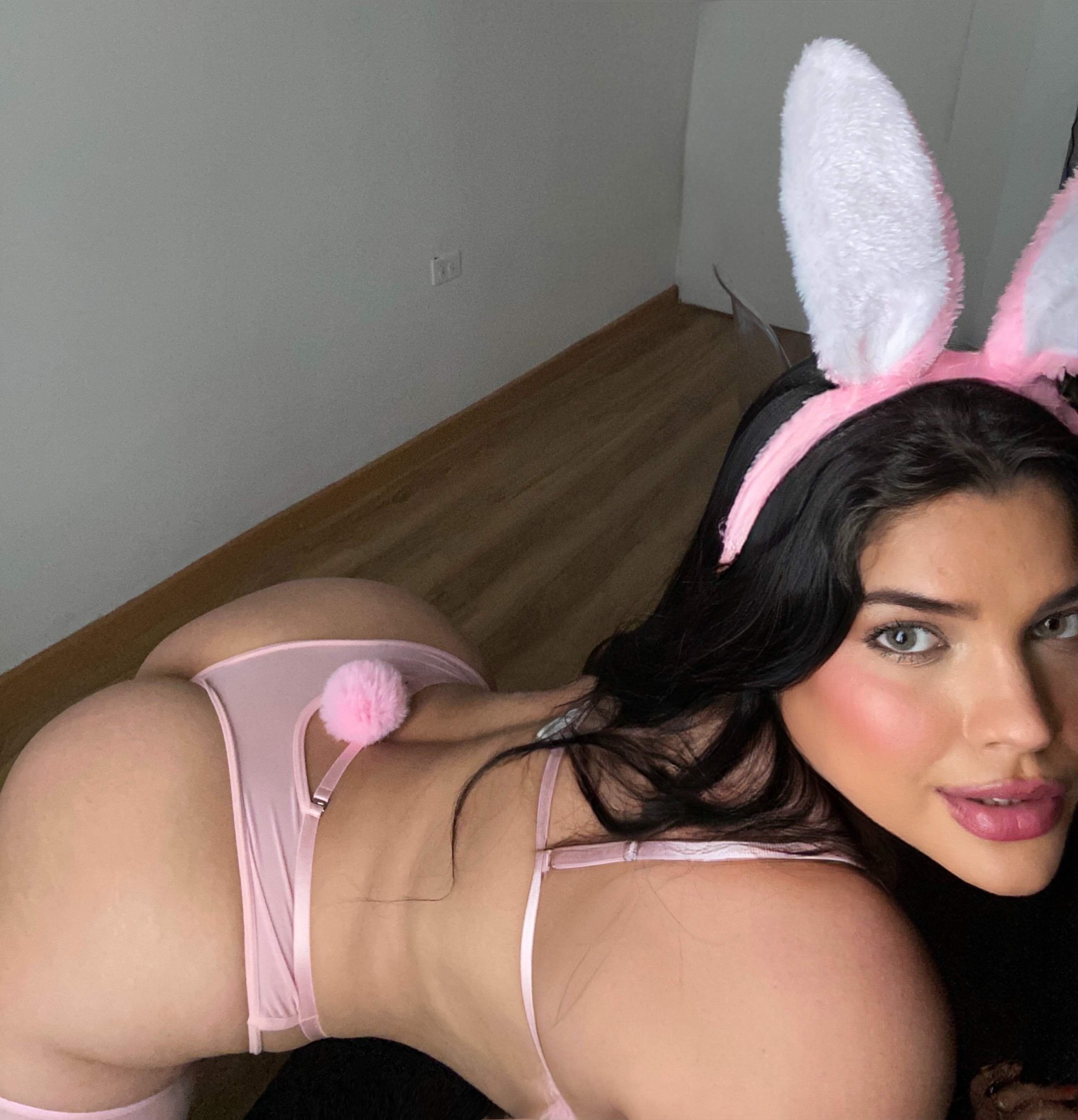 maxinekinky from Jerkmate