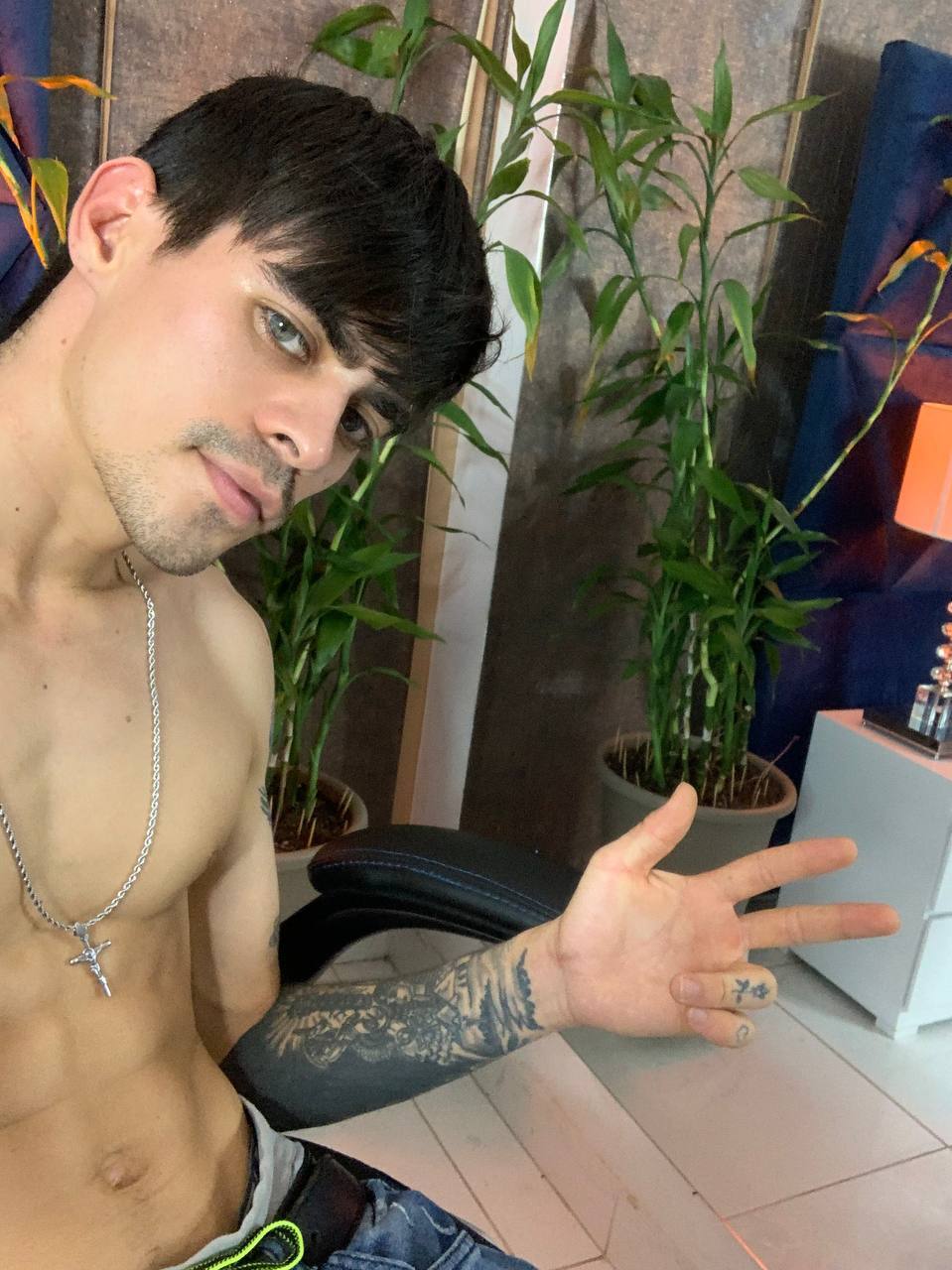 aron_muller from Jerkmate