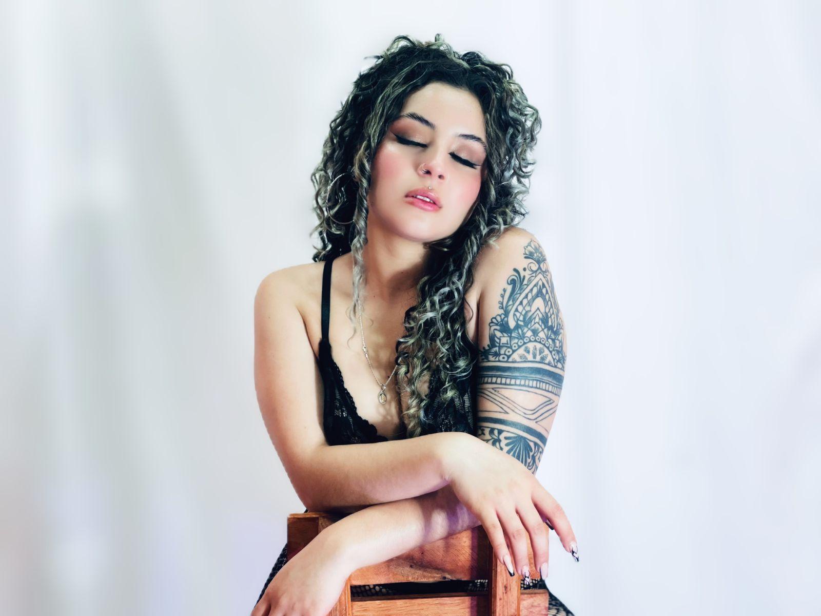 TinyLoveee picture 3