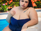 Maya_curvy