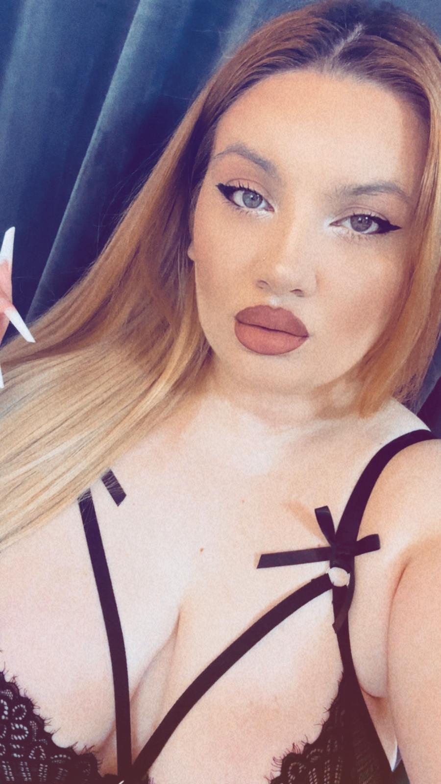 MelanieBrownn picture 2