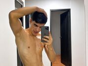 leotease photo
