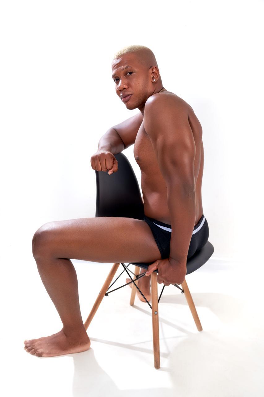 enzomartinezxxx from Jerkmate