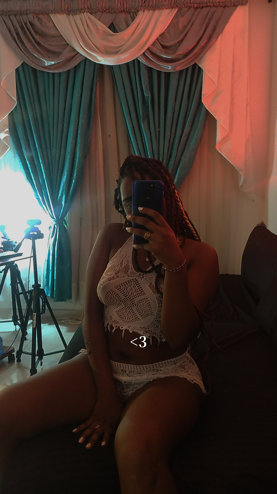 Bella_Roussee