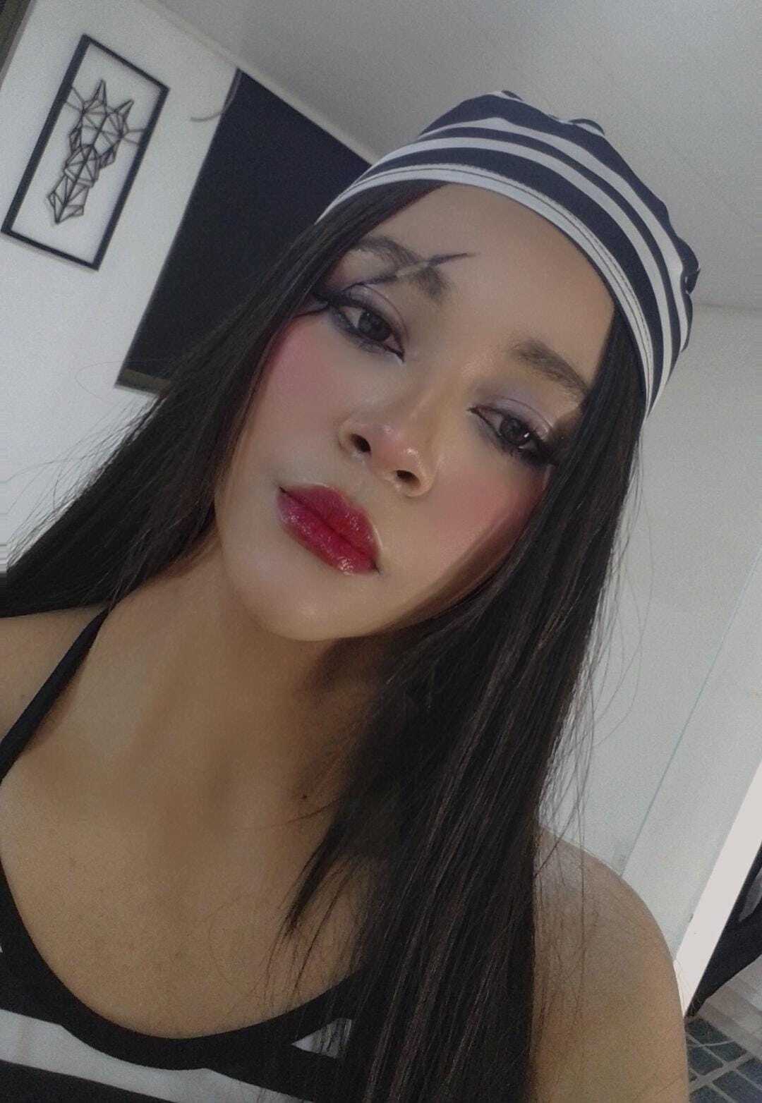 roxxanavelmont19 from Jerkmate