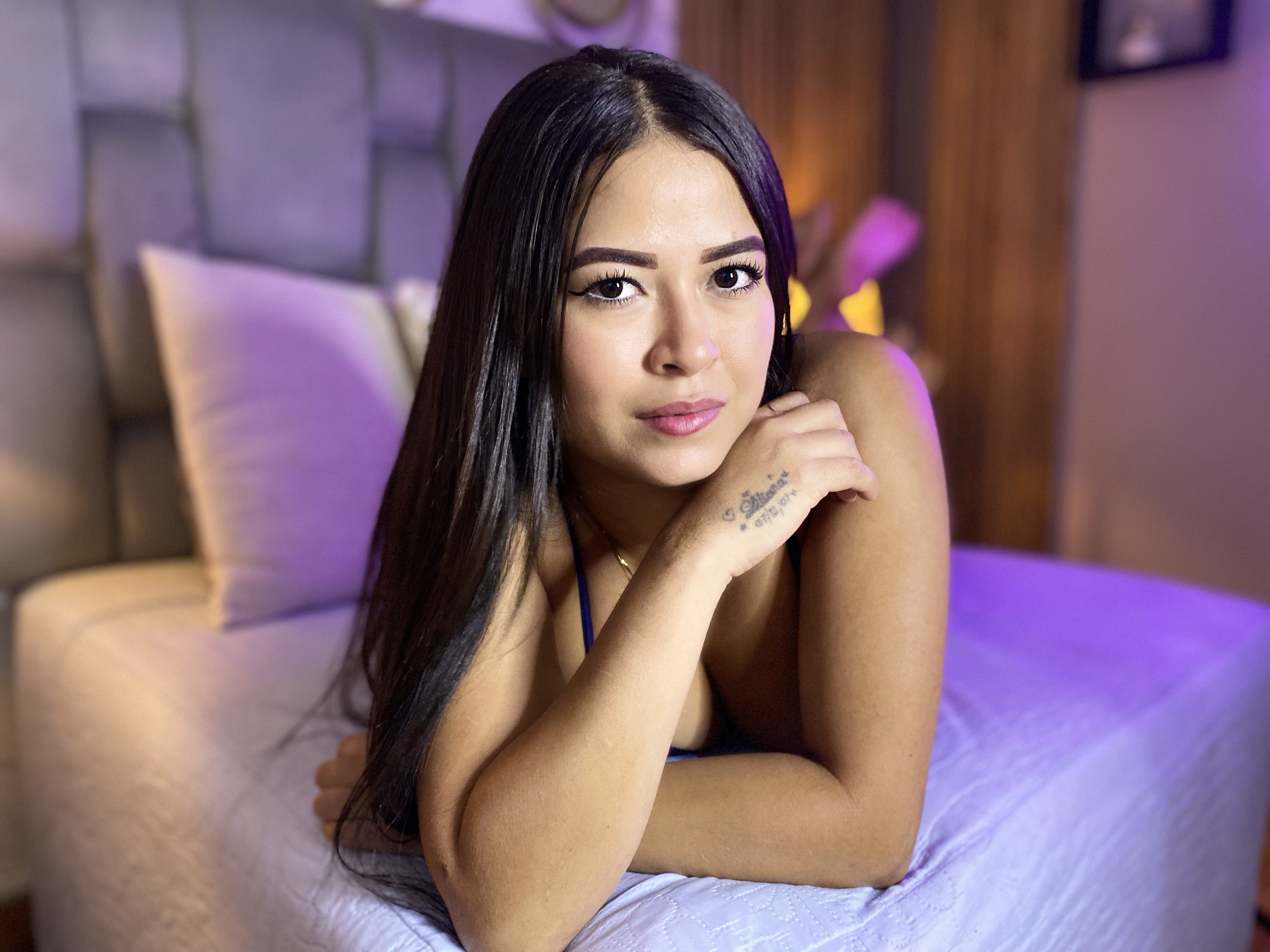 Luna_Voss