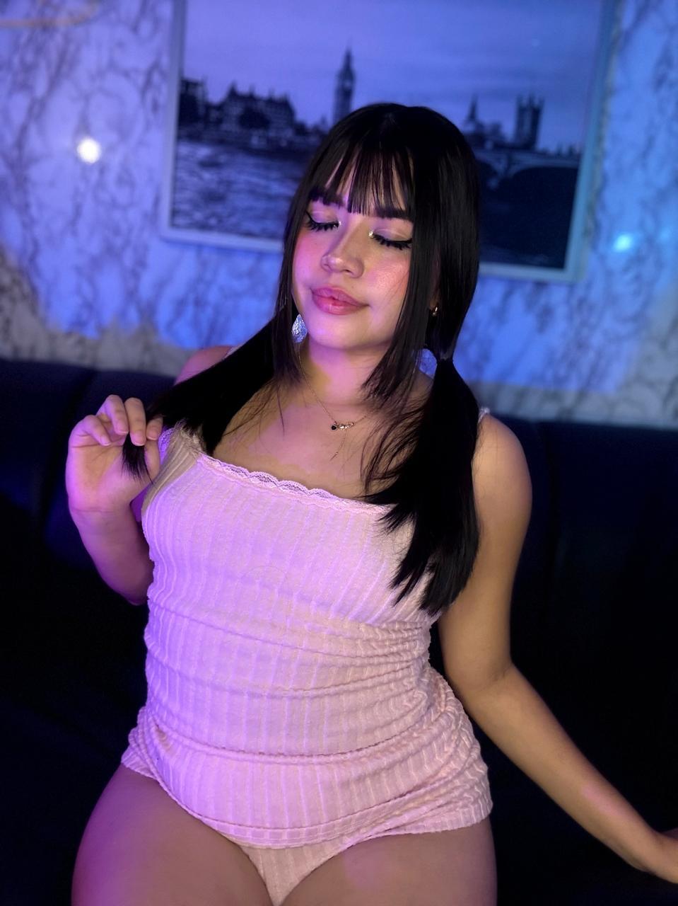emilyy_cute from Jerkmate