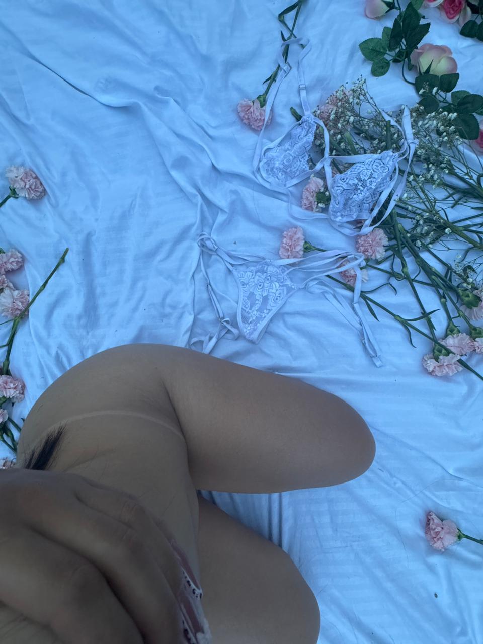 MiaThomsommm picture 7