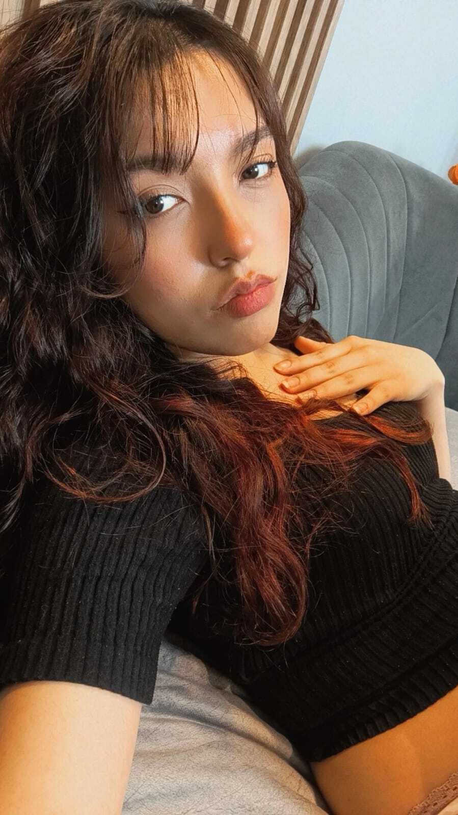 elliecute19 from Jerkmate