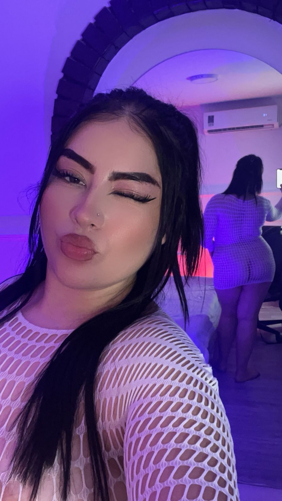 Emberrvelvet picture 4