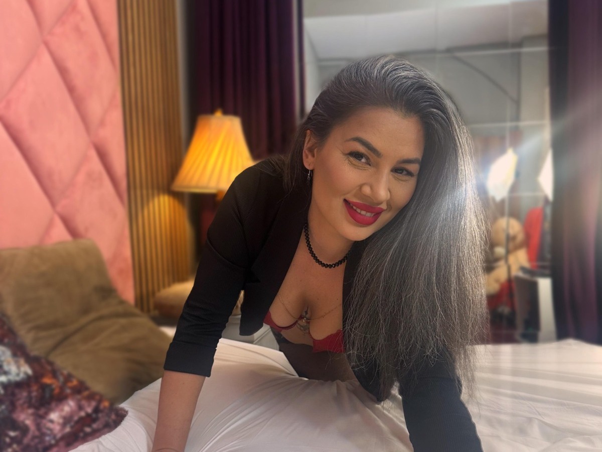 missvivv from Jerkmate