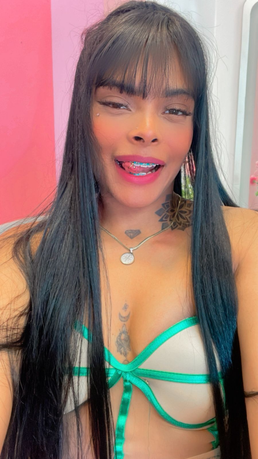 emmaebonyx19 from Jerkmate
