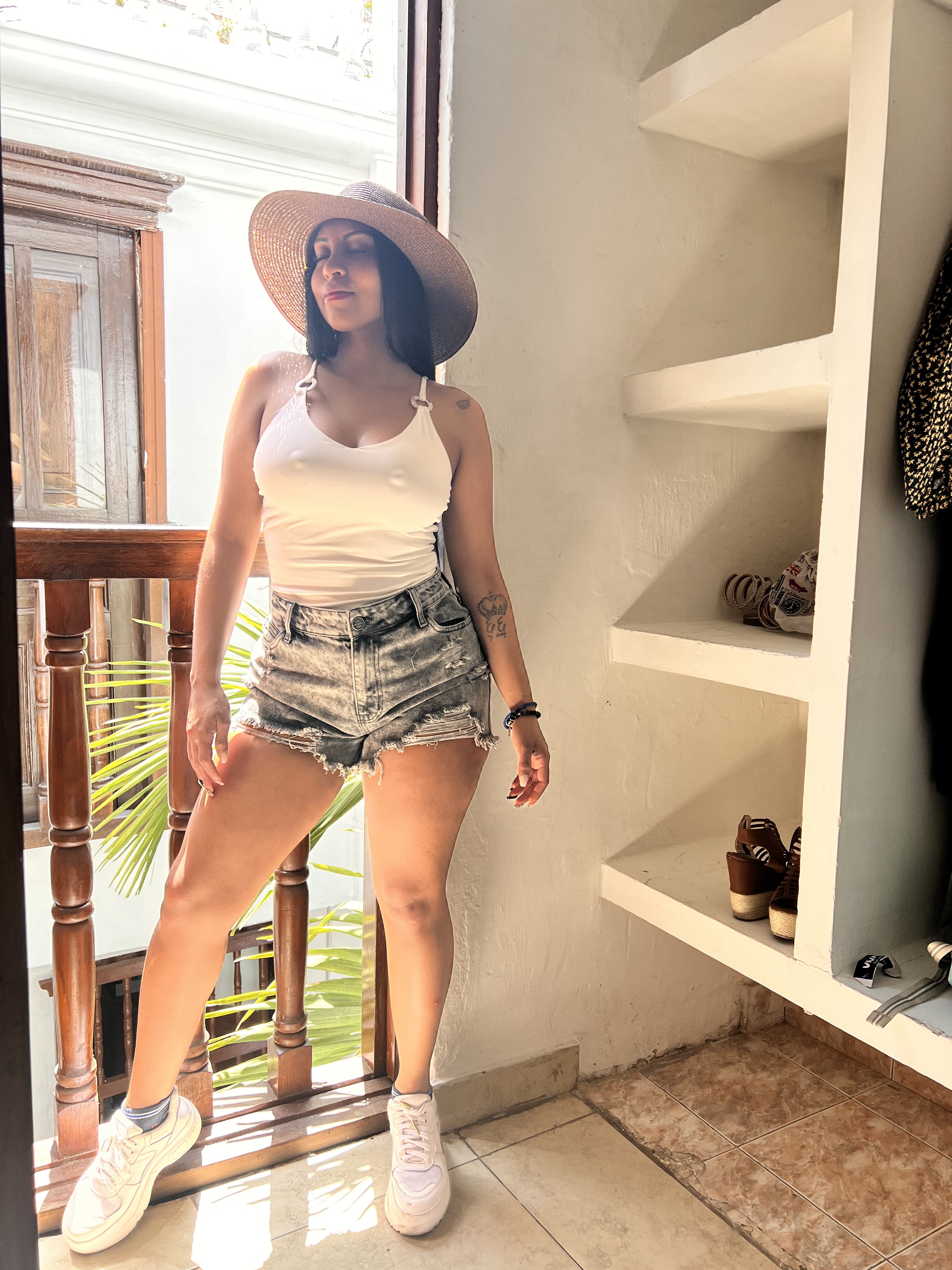 LATINA_BIG_CLITXXX