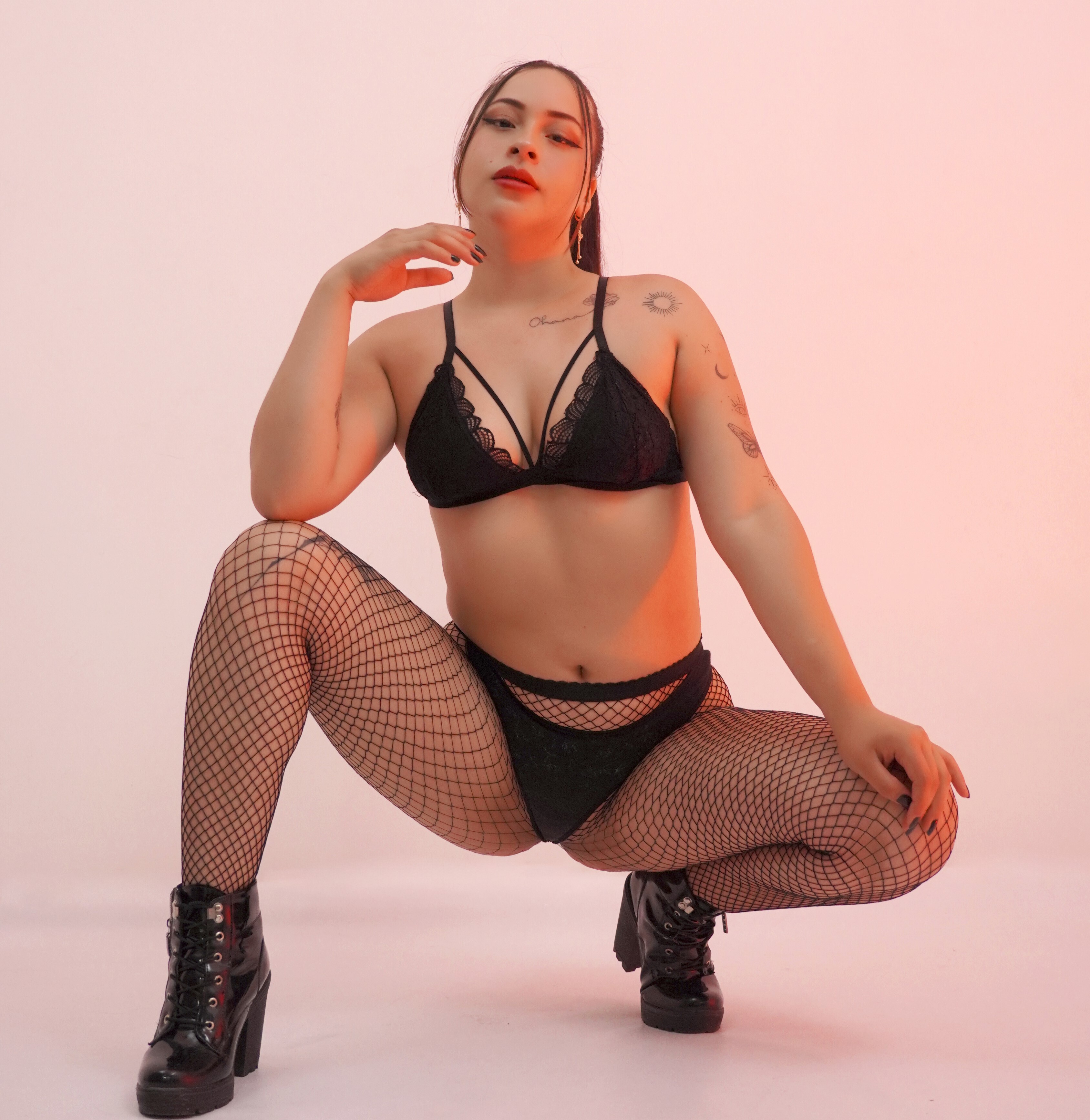 Valeria_James
